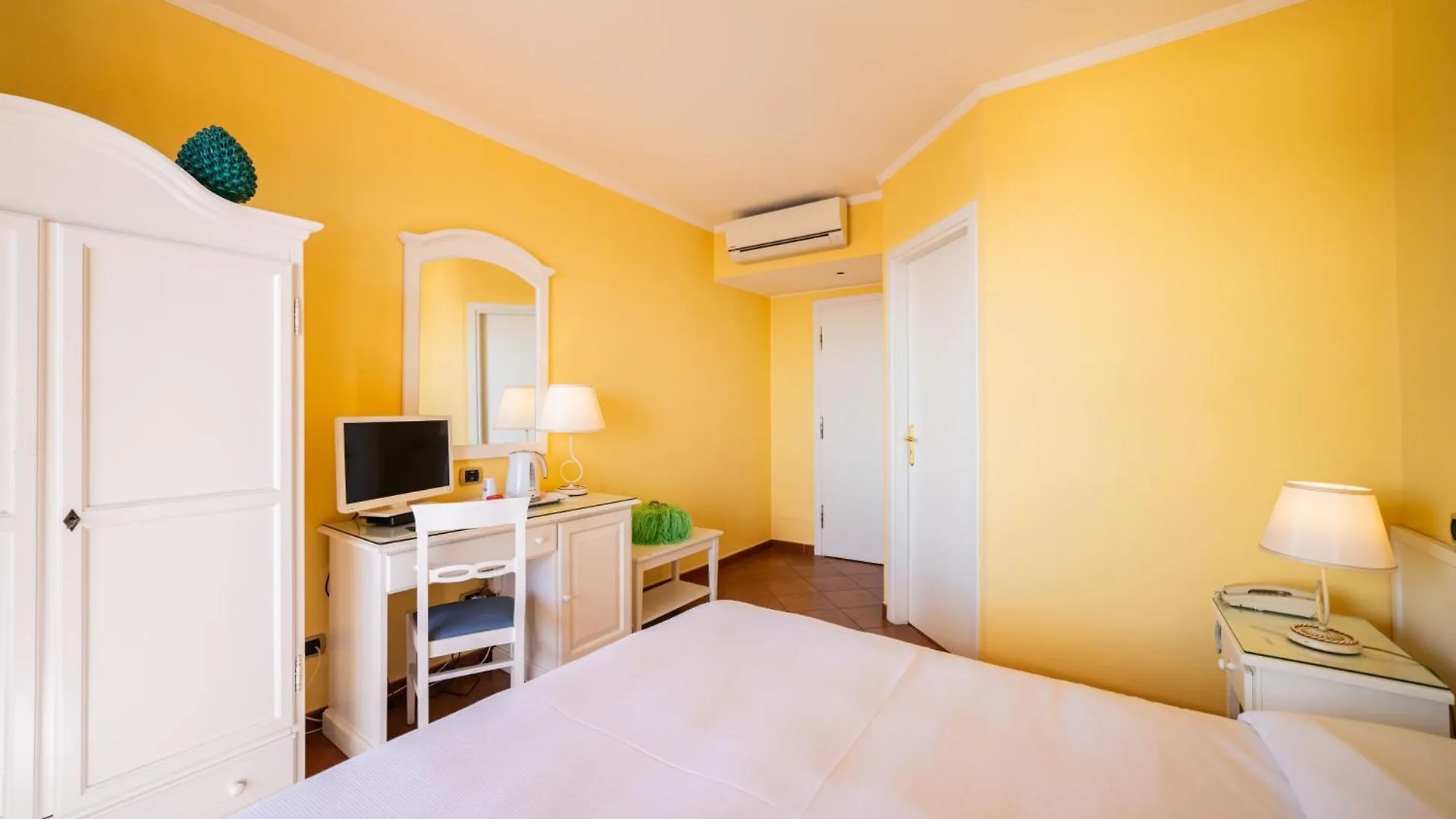טאורמינה Mendolia Beach Hotel 3*,  איטליה