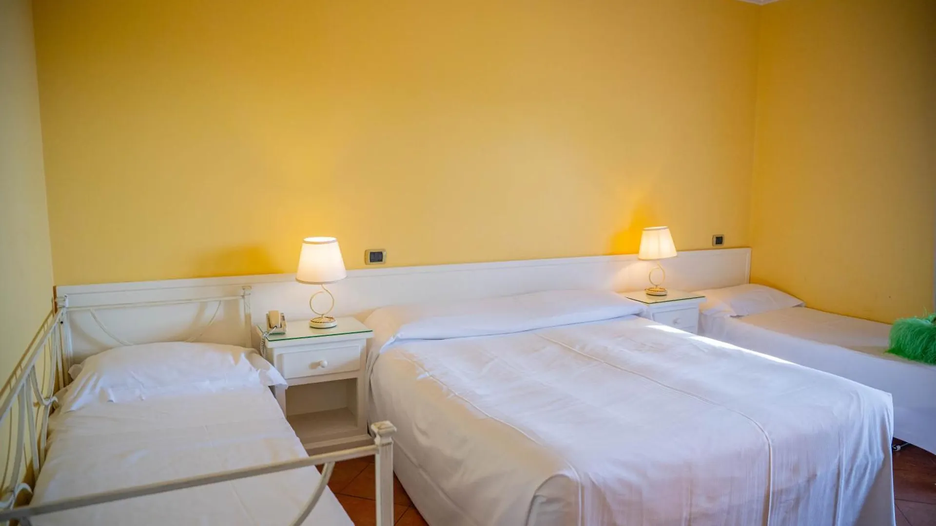 טאורמינה Mendolia Beach Hotel