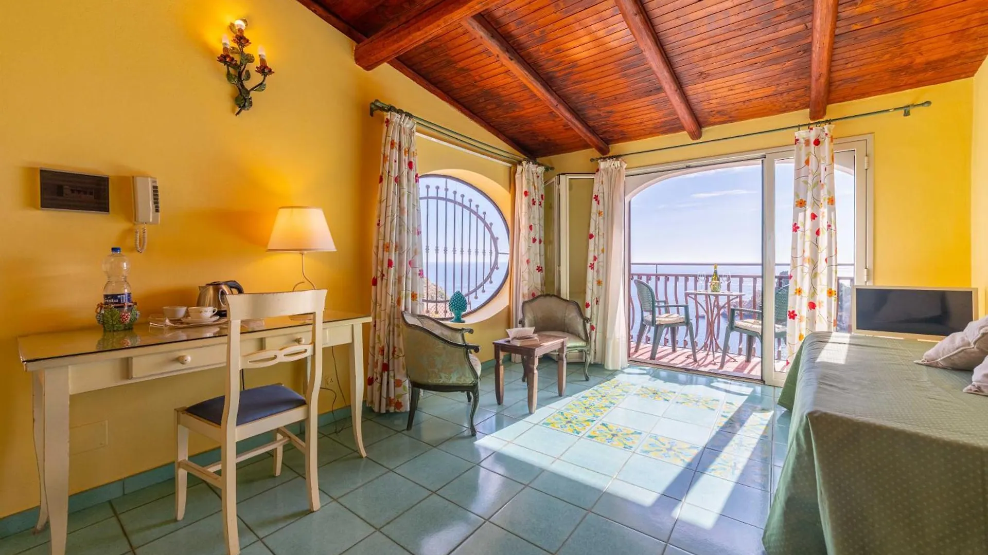 טאורמינה Mendolia Beach Hotel