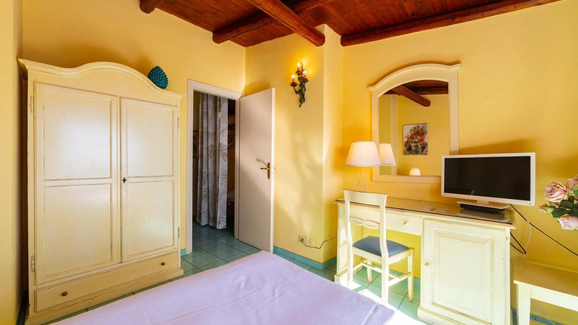 טאורמינה Mendolia Beach Hotel 3*,