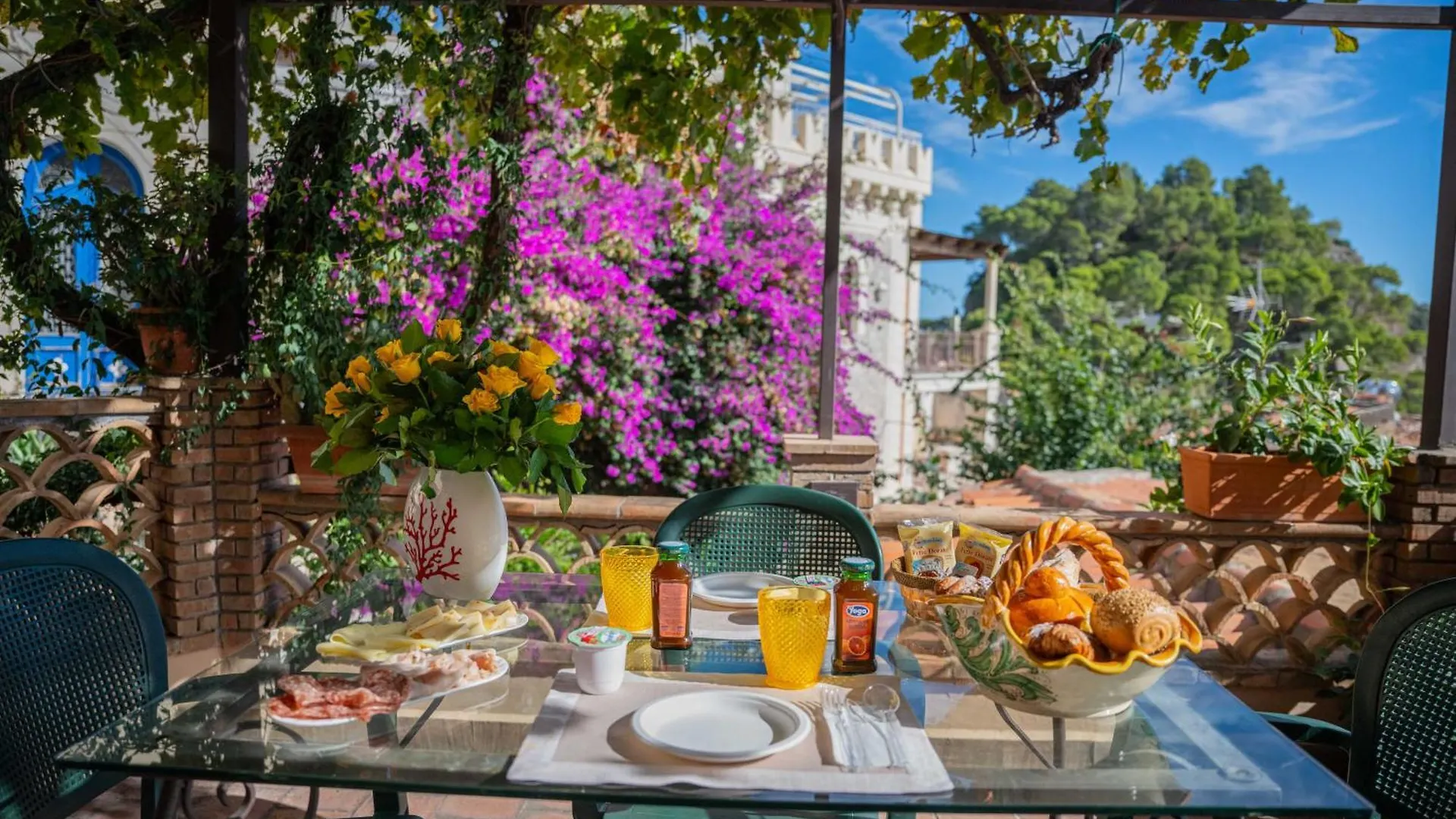 טאורמינה Mendolia Beach Hotel