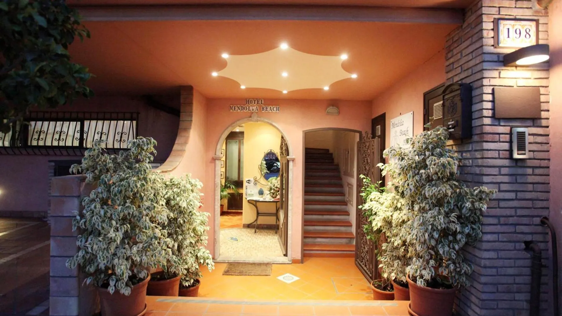 טאורמינה Mendolia Beach Hotel
