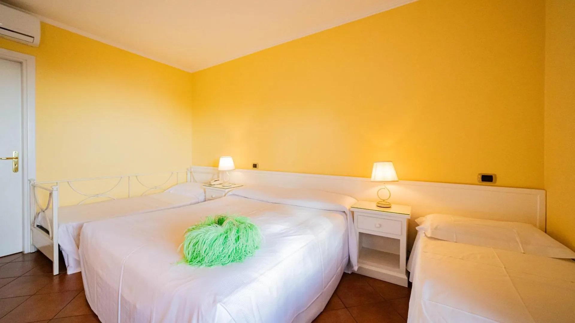 טאורמינה Mendolia Beach Hotel
