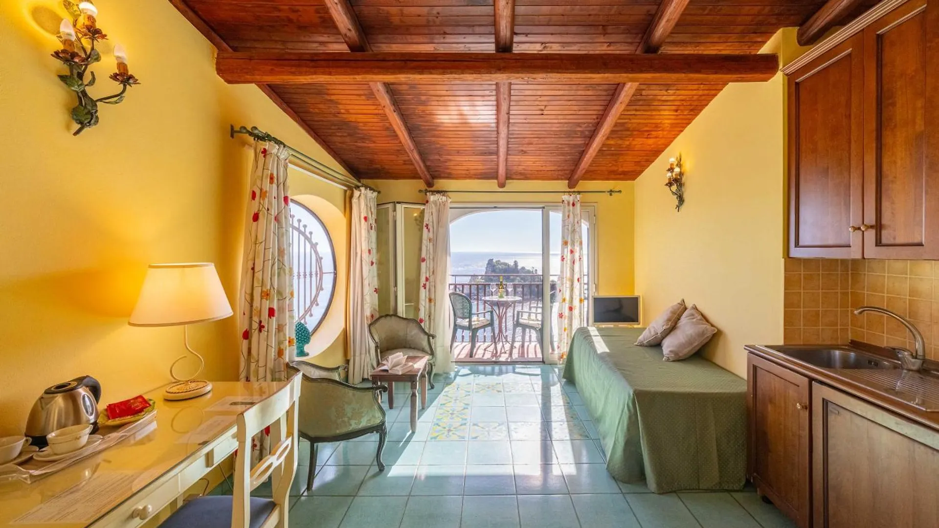 טאורמינה Mendolia Beach Hotel 3*,