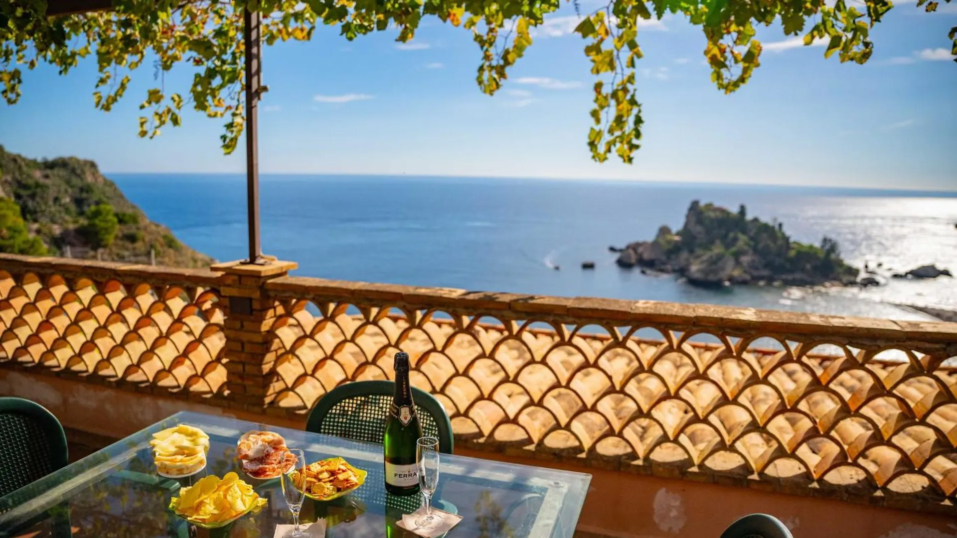 ***  טאורמינה Mendolia Beach Hotel איטליה