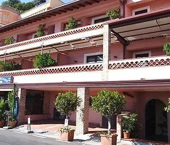 טאורמינה Mendolia Beach Hotel