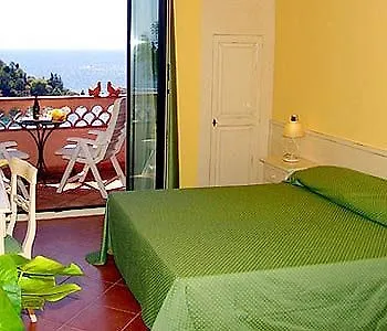 ***  טאורמינה Mendolia Beach Hotel איטליה