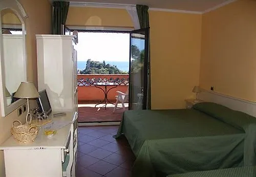 טאורמינה Mendolia Beach Hotel
